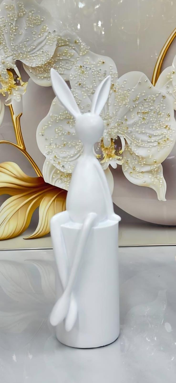 Lapin assis sur colonne, statue design