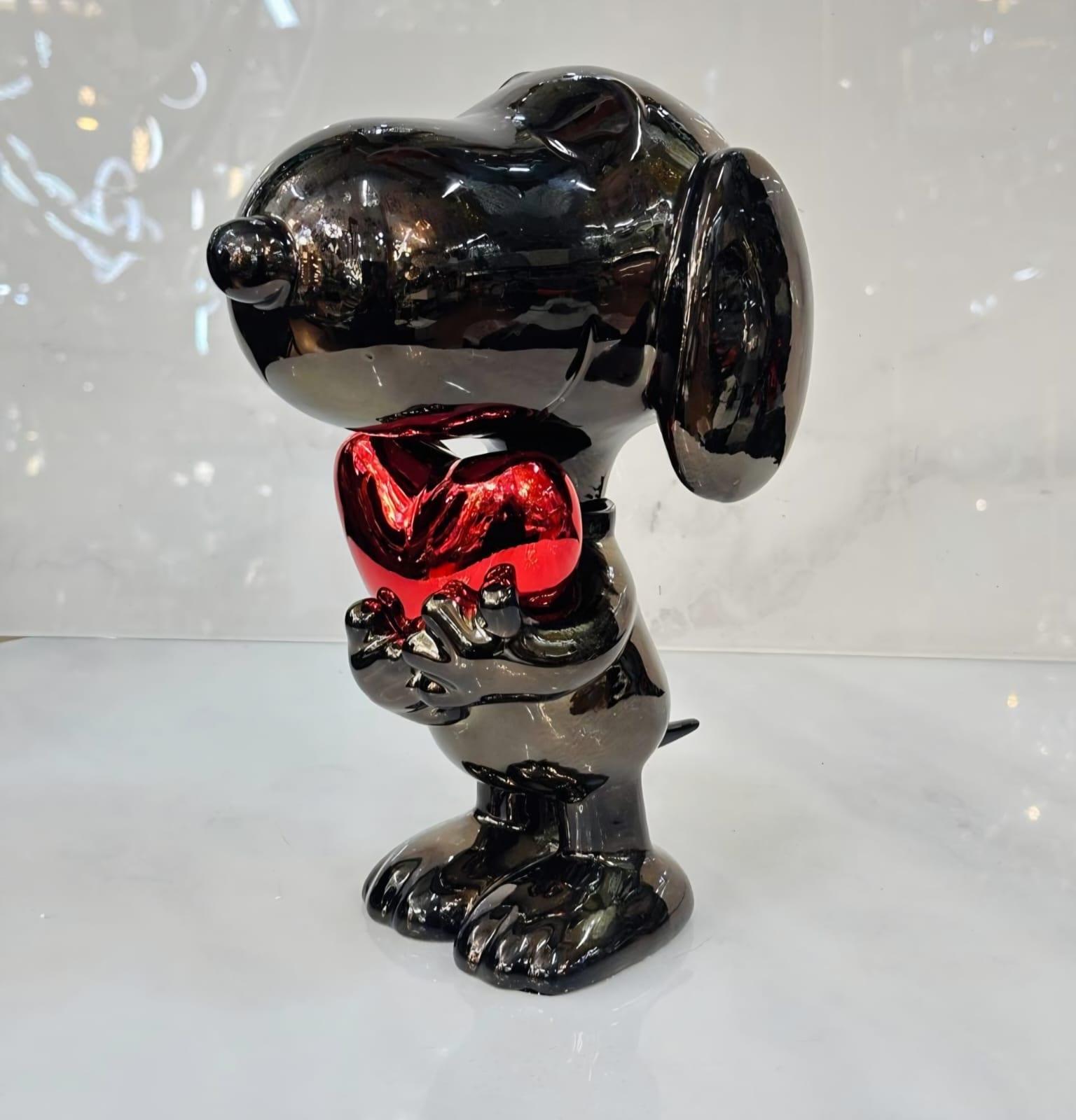 Chien au cœur rouge, noir laqué