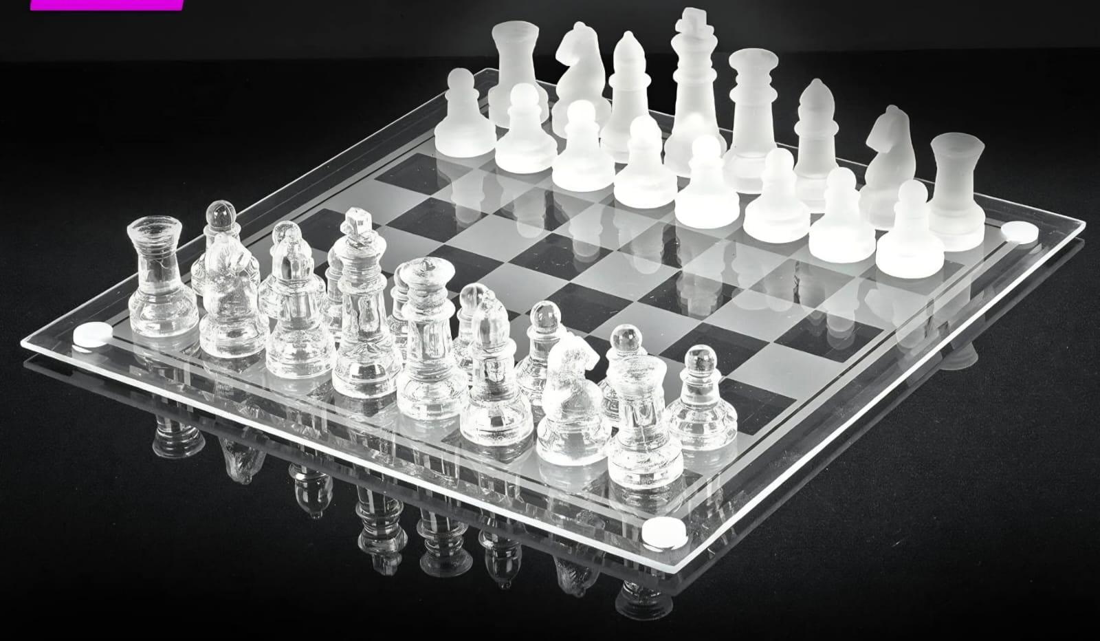 Jeu d'échecs en verre