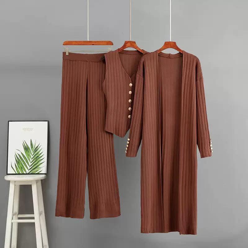 Ensemble tricoté cardigan pantalon et gilet