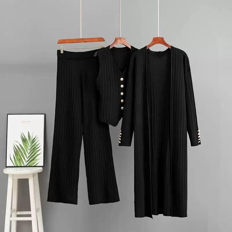 Ensemble tricoté cardigan pantalon et gilet
