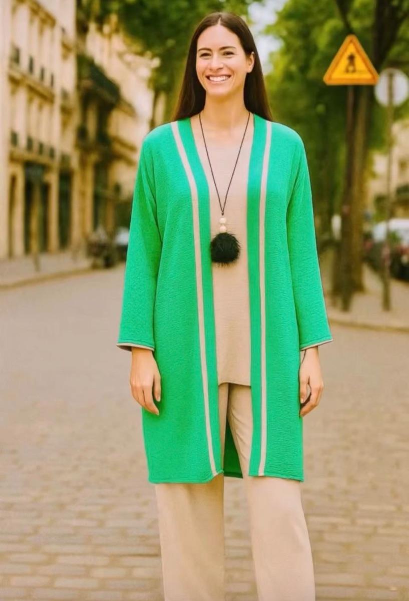 Cardigan long vert à rayures beiges