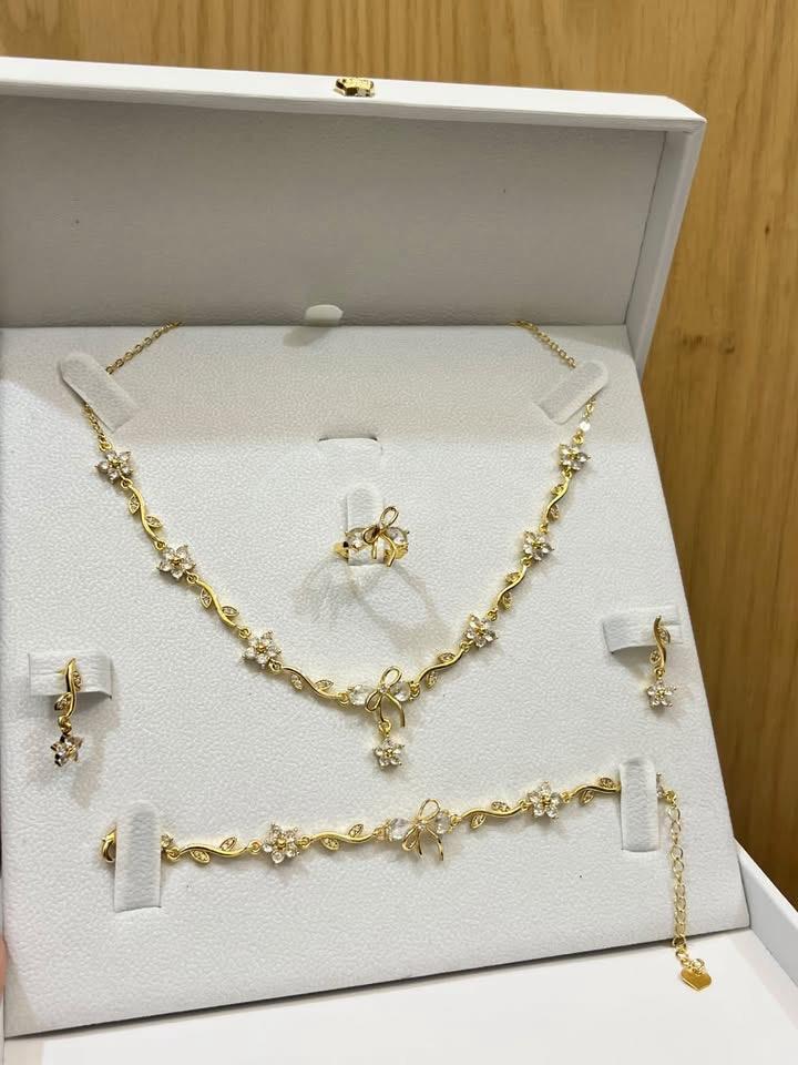 طقم إكسسوارات نسائي فاخر