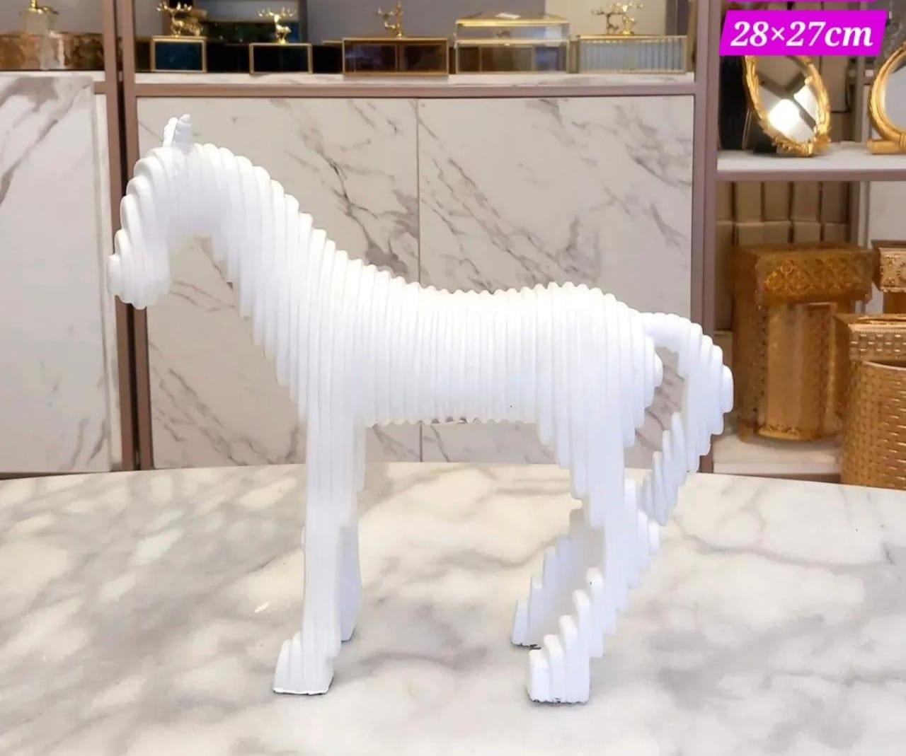 Cheval en lamelles, 28 × 27 cm
