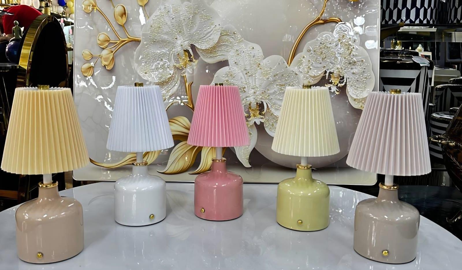 Petite lampe à abat-jour plissé