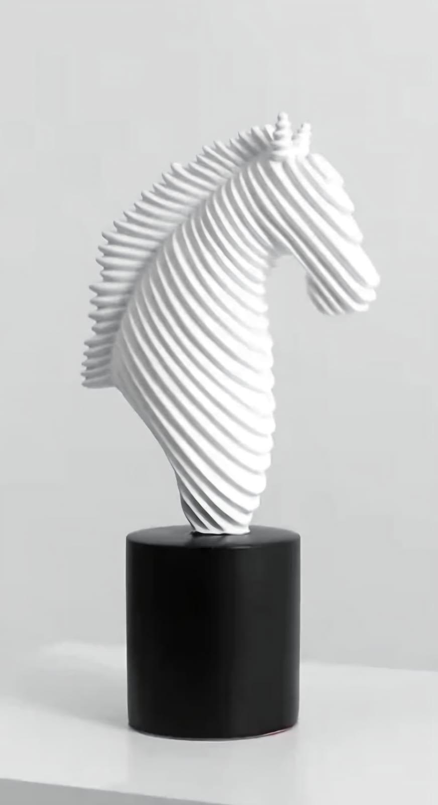 Tête de cheval sculptée sur socle