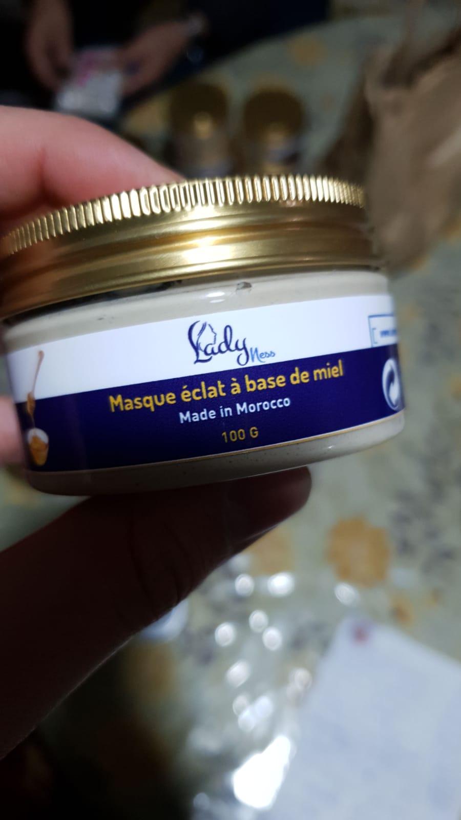 Soins naturels au miel et aux plantes