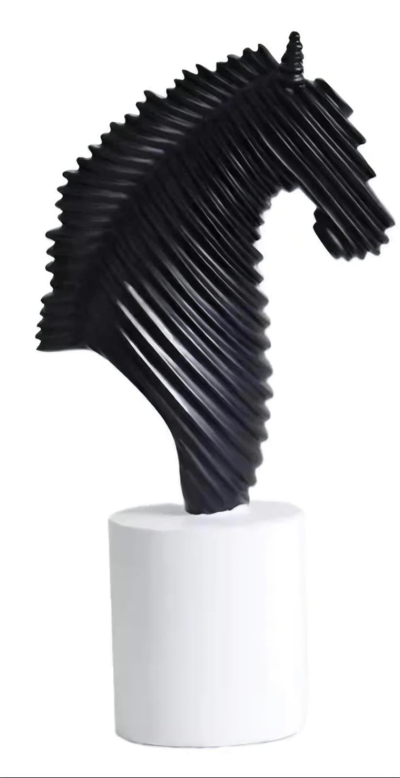 Tête de cheval sculptée sur socle