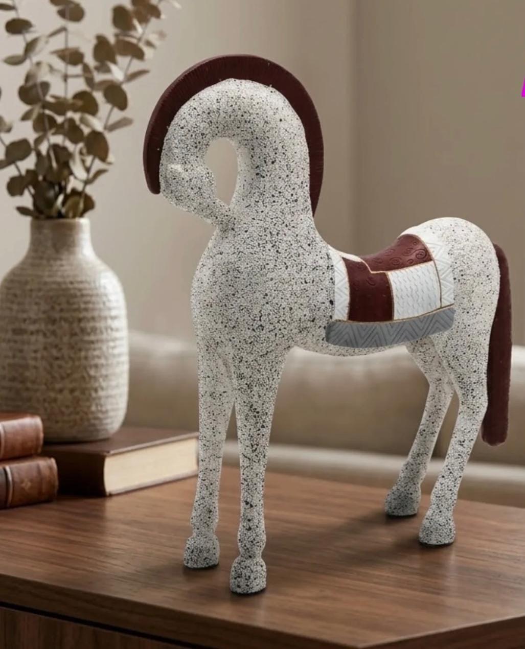 Cheval sellé stylisé