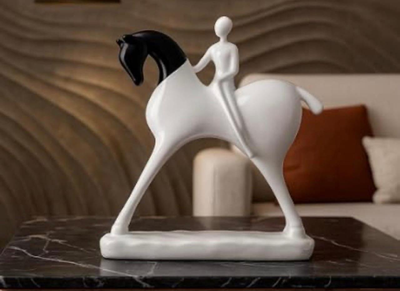 Sculpture cavalier sur cheval blanc