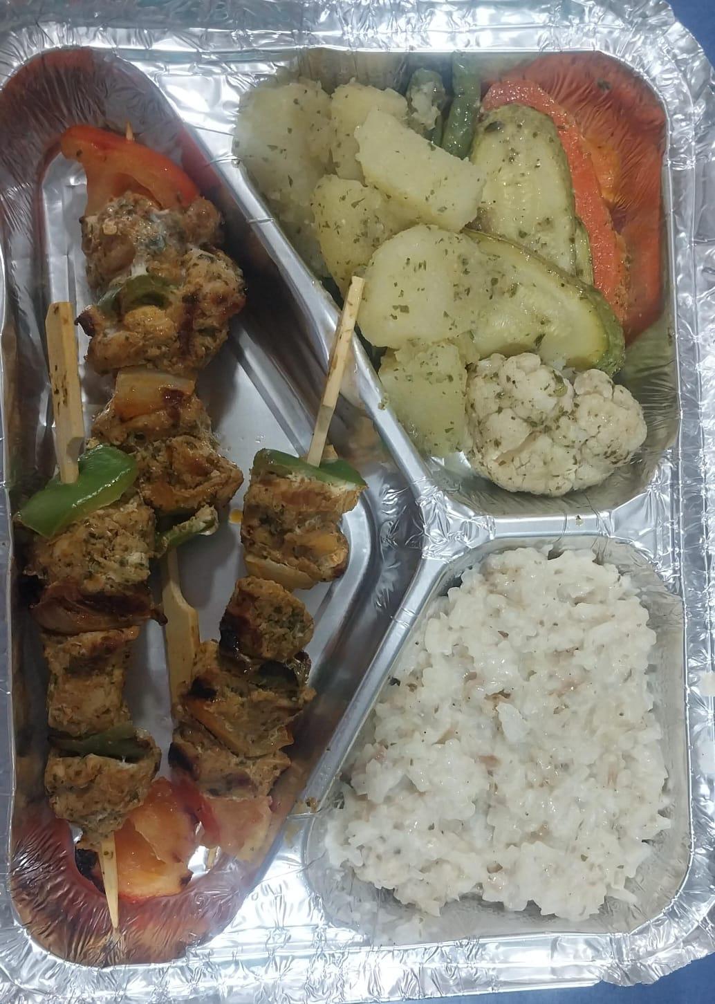 Plat de pâtes traditionnelles au poulet