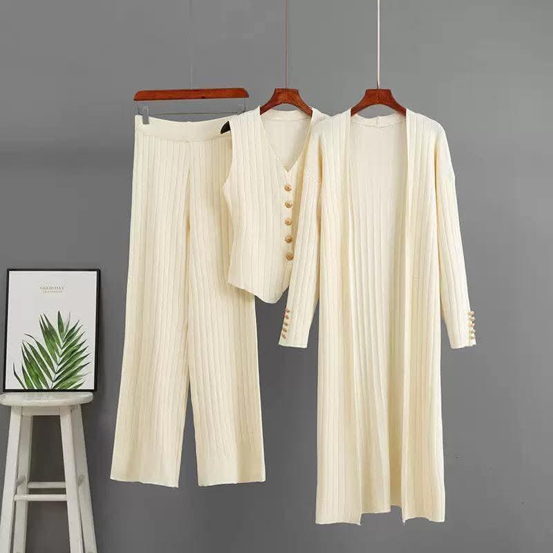 Ensemble tricoté cardigan pantalon et gilet