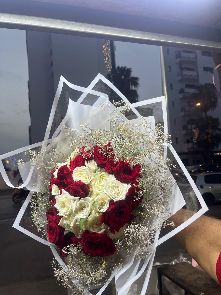 Bouquet de roses rouges et blanches