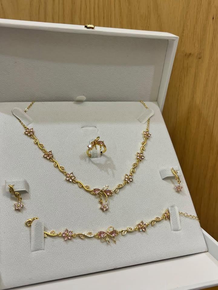 طقم إكسسوارات نسائي فاخر